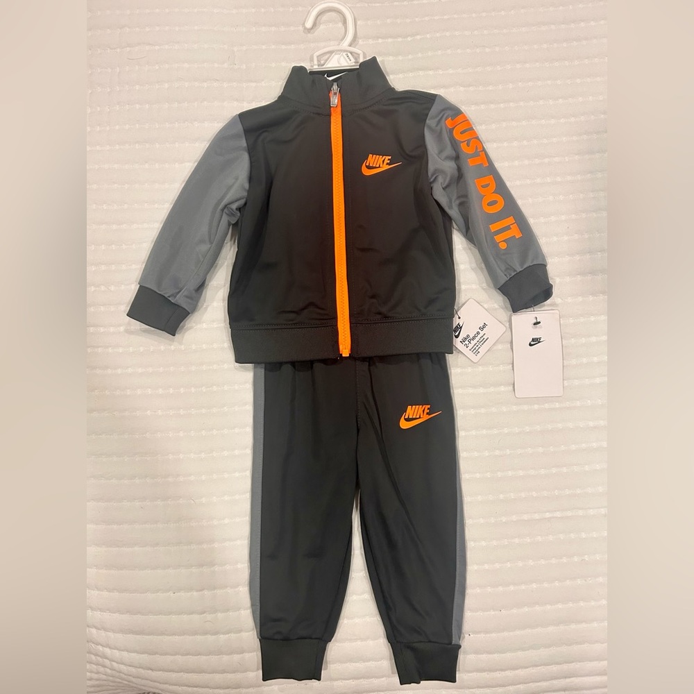 Nike NWT Boys' 2-Piece Tracksuit